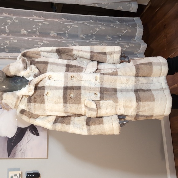 Melloday The Softest Double Breasted Faux Fur Coat Size Medium Nwt ❤️ - Picture 5 of 10